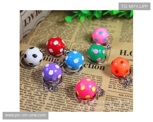 足球星卡挂件的独特功能与收藏价值解析