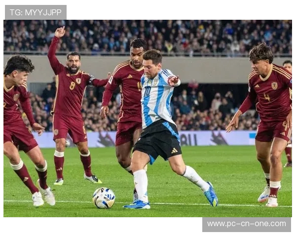 阿根廷足球传奇球星梅西的辉煌历程与球场风采解析